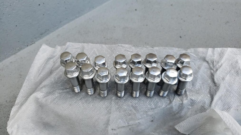 Best Chrome Spray Paint for Rims and A Beautiful Finish Towing Less